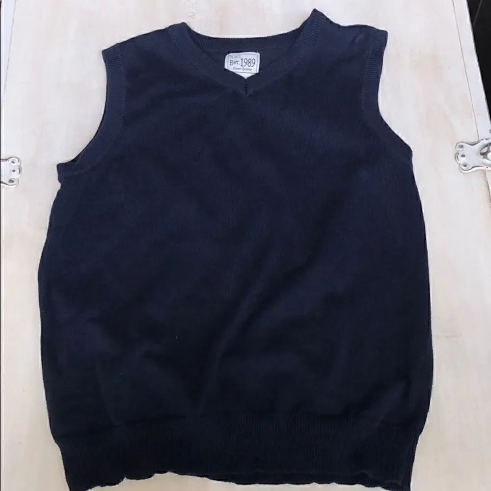 Children’s place navy sweater vest size 10/12